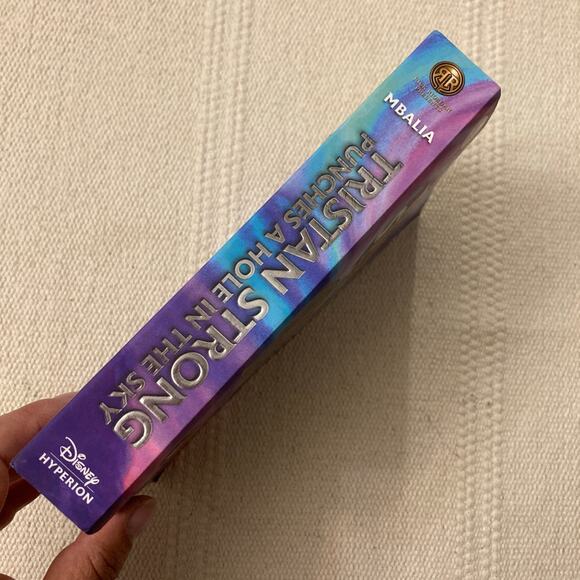 Tristan Strong Punches a Hole in the Sky Book 1 Kwame Mbalia ISBN: 9781368042413 - Picture 7 of 10